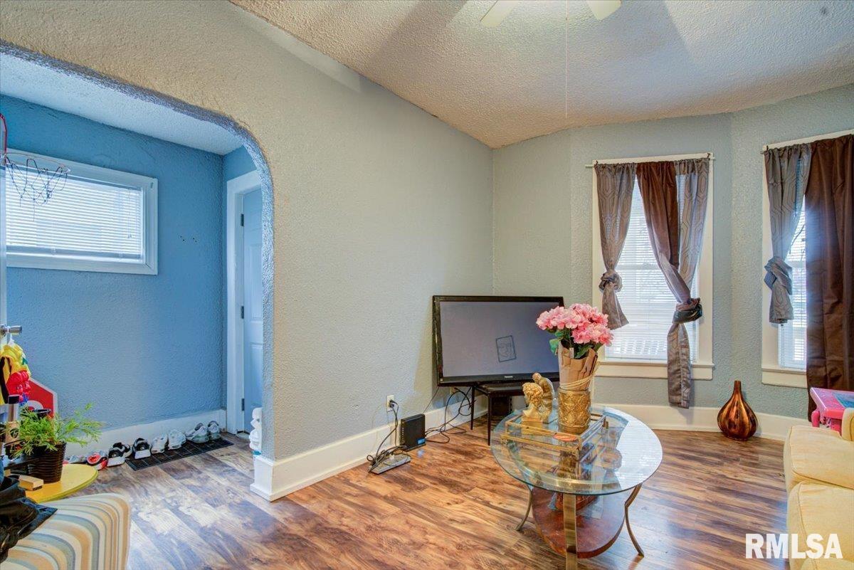 218 North MacArthur Boulevard Springfield, IL 62702 - Photo 4 of 15 Gallery Image 4
