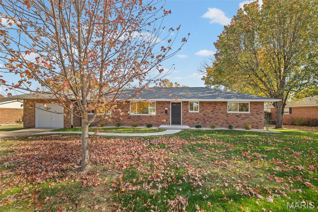 2301 Wedgewood Drive Alton, IL 62002 - Photo 3 of 38