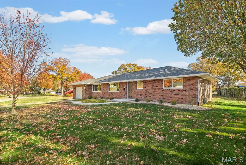 2301 Wedgewood Drive Alton, IL 62002 - Photo 4 of 38