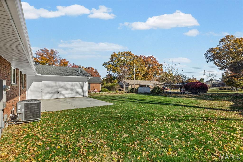 2301 Wedgewood Drive Alton, IL 62002 - Photo 5 of 38