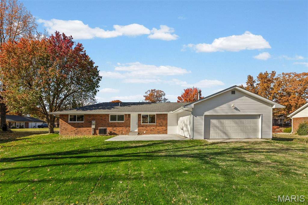 2301 Wedgewood Drive Alton, IL 62002 - Photo 7 of 38