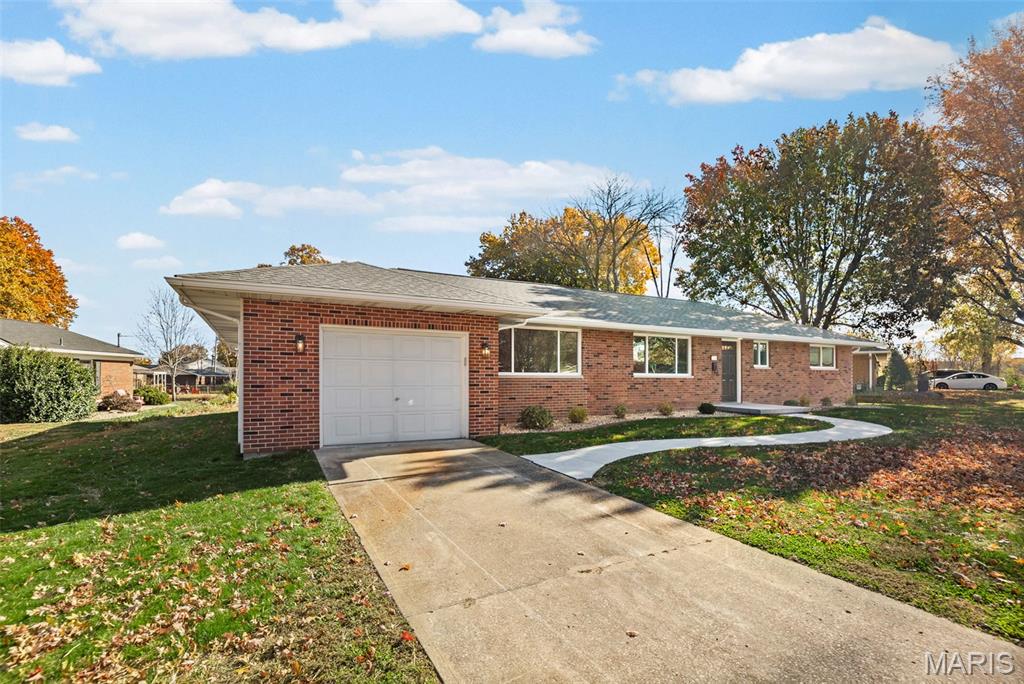 2301 Wedgewood Drive Alton, IL 62002 - Photo 8 of 38