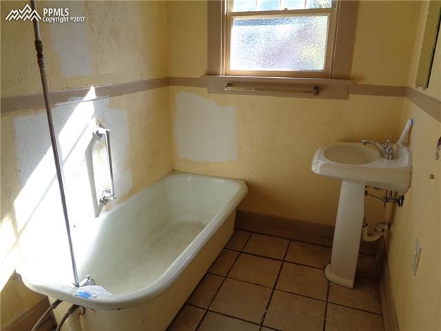 318 West Cheyenne Road Colorado Springs, CO 80906 - Photo 15 of 36 Alternate view of main house full bathroom which features a clawfoot tub and a pedestal sink!