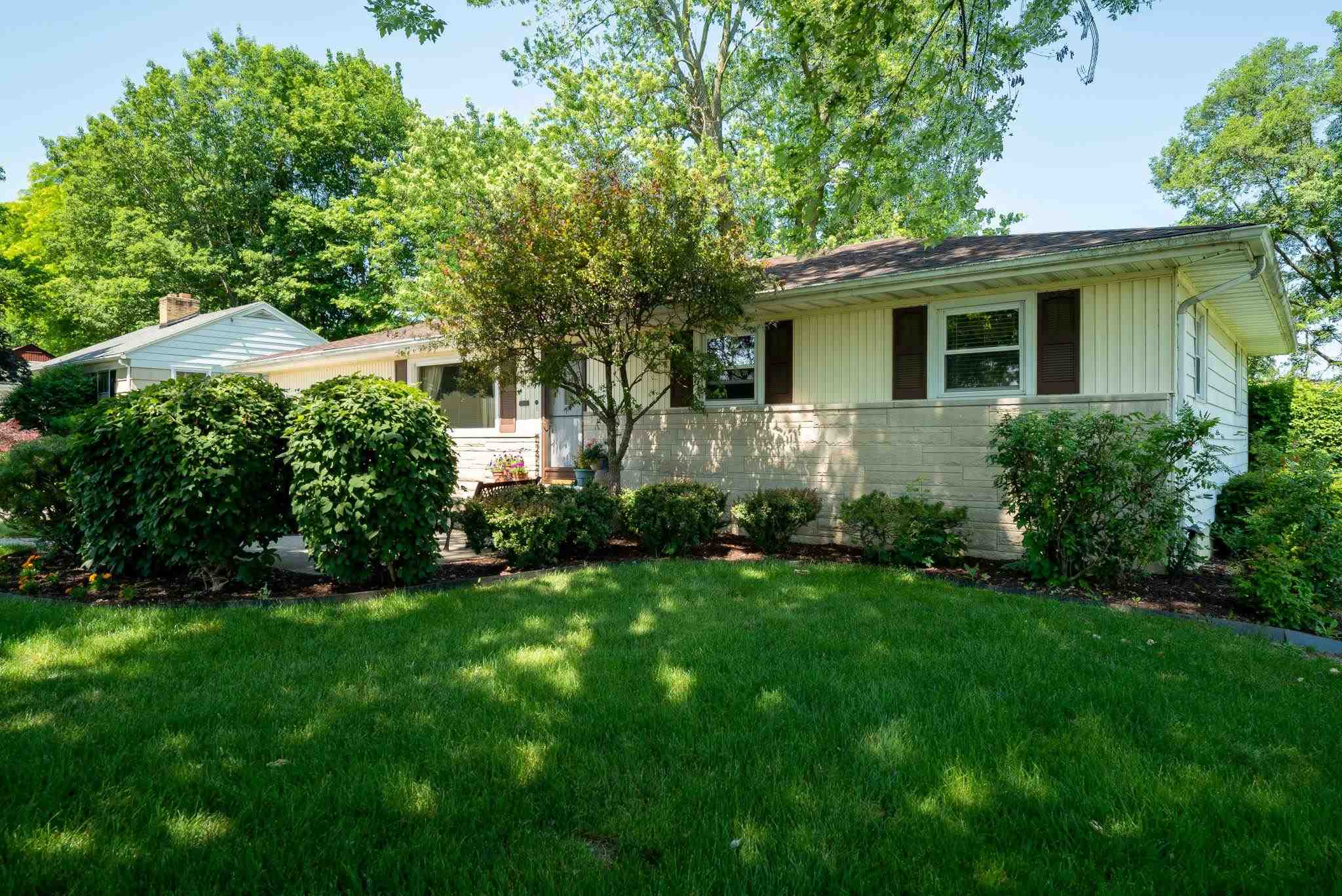5902 Old Trail Road Fort Wayne, IN 46809 - Photo 2 of 34
