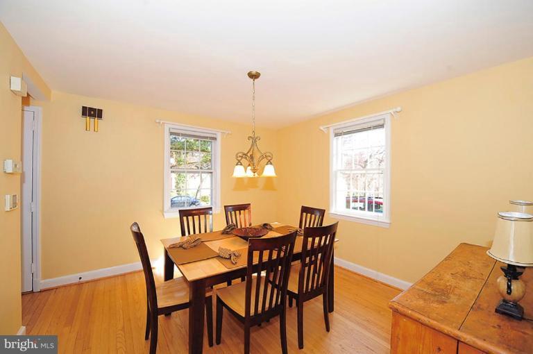 10428 Inwood Avenue Silver Spring, MD 20902 - Photo 4 of 27 Dining Room