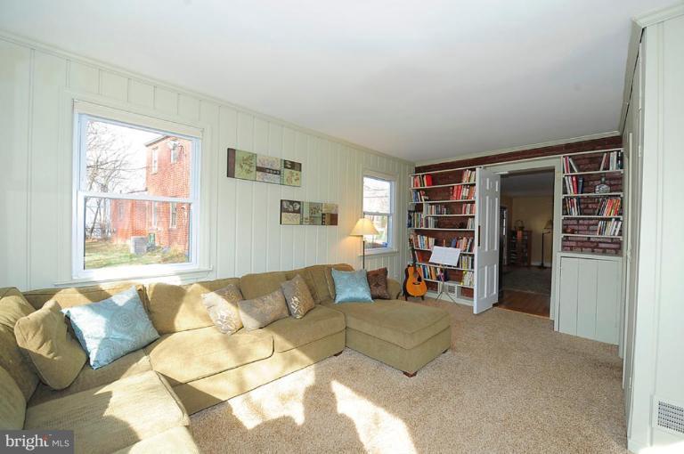 10428 Inwood Avenue Silver Spring, MD 20902 - Photo 5 of 27 Family Room