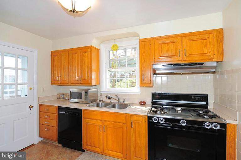 10428 Inwood Avenue Silver Spring, MD 20902 - Photo 8 of 27 Other #2