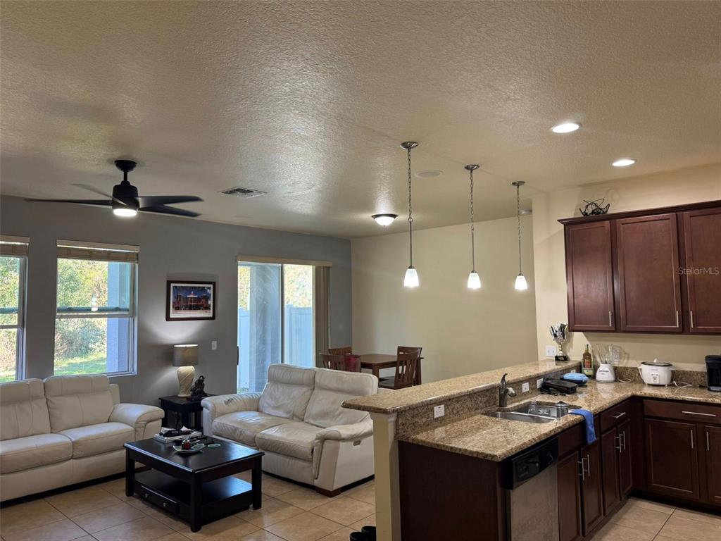 9193 Shepton Street Orlando, FL 32825 - Photo 4 of 27