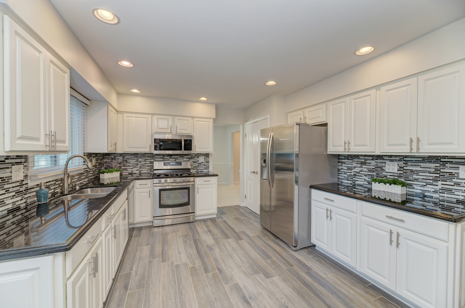 1249 Stonegate Road Naperville, IL 60540 - Photo 16 of 49