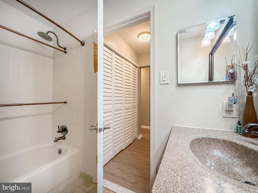 72105 Delaire Landing Road Philadelphia, PA 19114 - Photo 16 of 34 2nd Bath