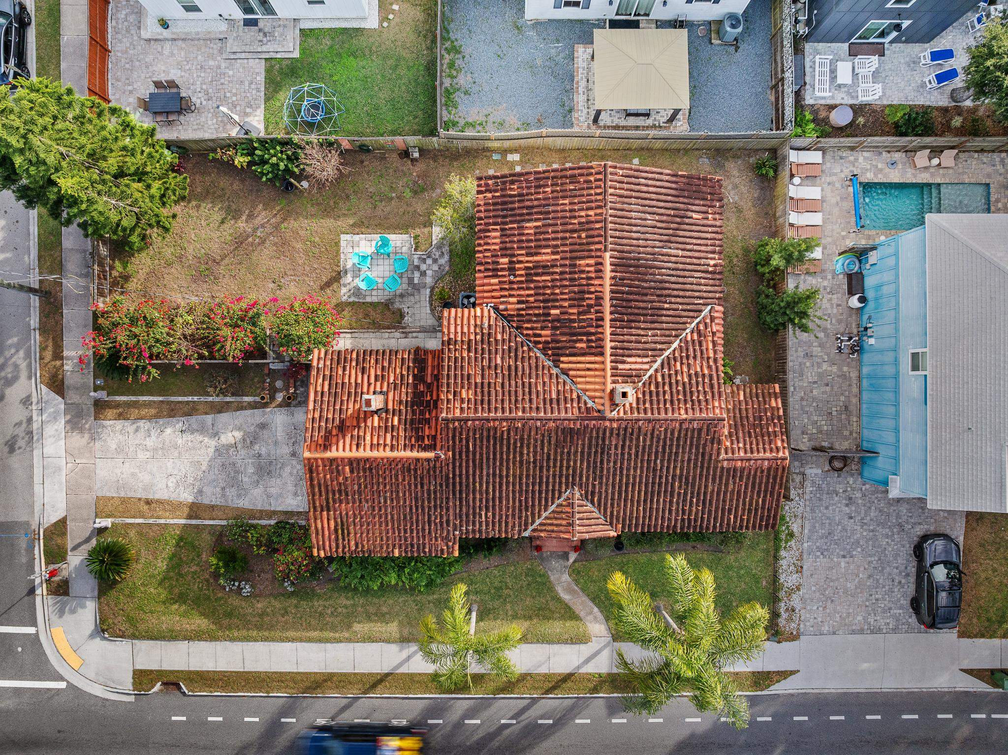 25 May Street St. Augustine, FL 32084 - Photo 2 of 38 a front view of a house with a garden