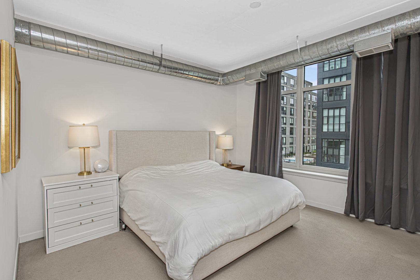 909 West Washington Boulevard, Unit 513 Chicago, IL 60607 - Photo 13 of 25 a bedroom with a large bed and a window