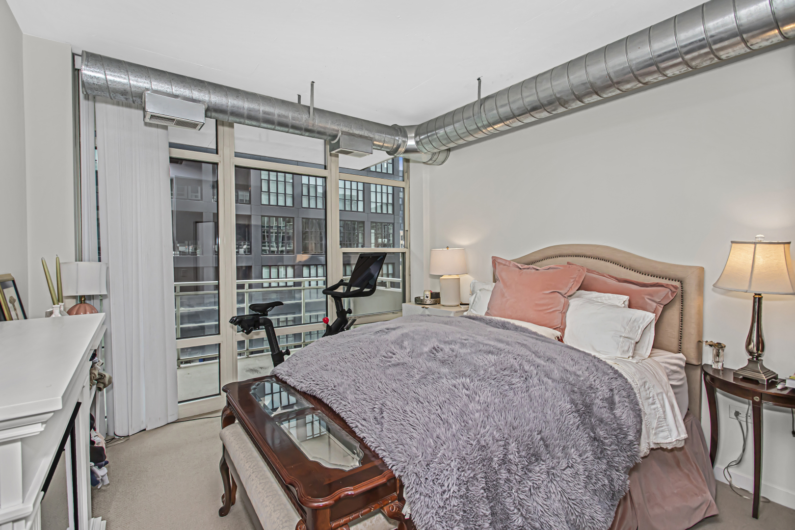 909 West Washington Boulevard, Unit 513 Chicago, IL 60607 - Photo 19 of 25 a bed sitting in a bedroom next to a window