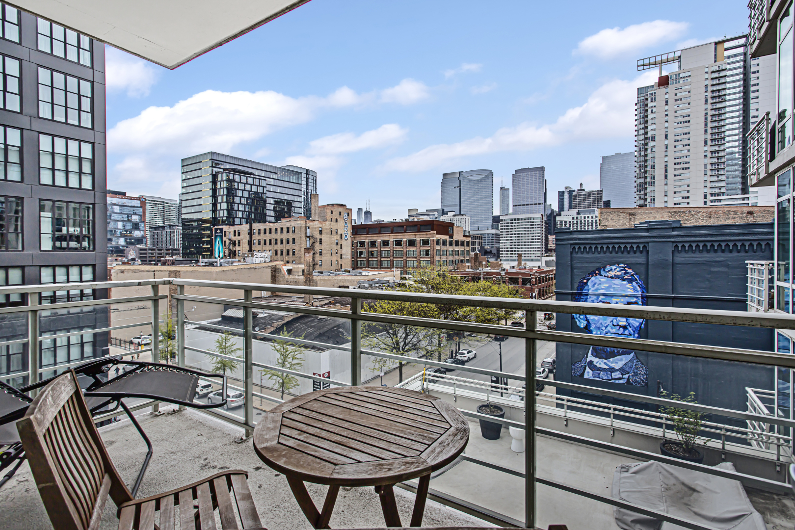 909 West Washington Boulevard, Unit 513 Chicago, IL 60607 - Photo 6 of 25 a view of a chairs and table in the terrace