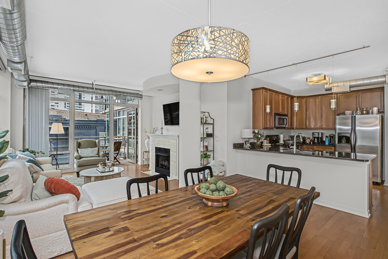 909 West Washington Boulevard, Unit 513 Chicago, IL 60607 - Photo 9 of 25 a kitchen with a dining table and chairs