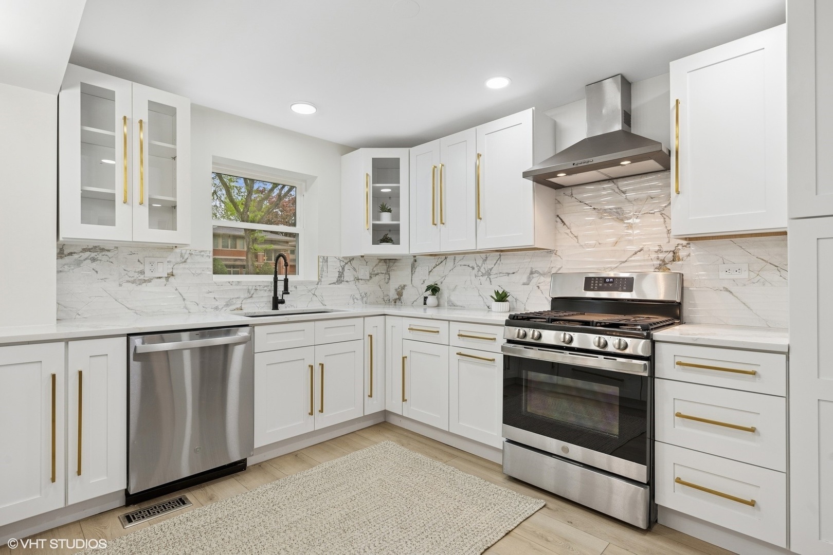2272 Asbury Road Northbrook, IL 60062 - Photo 9 of 26