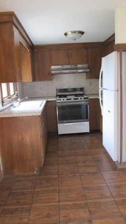 8 Nicks Rock Road Plymouth, MA 02360 - Photo 6 of 12 Gallery Image 6