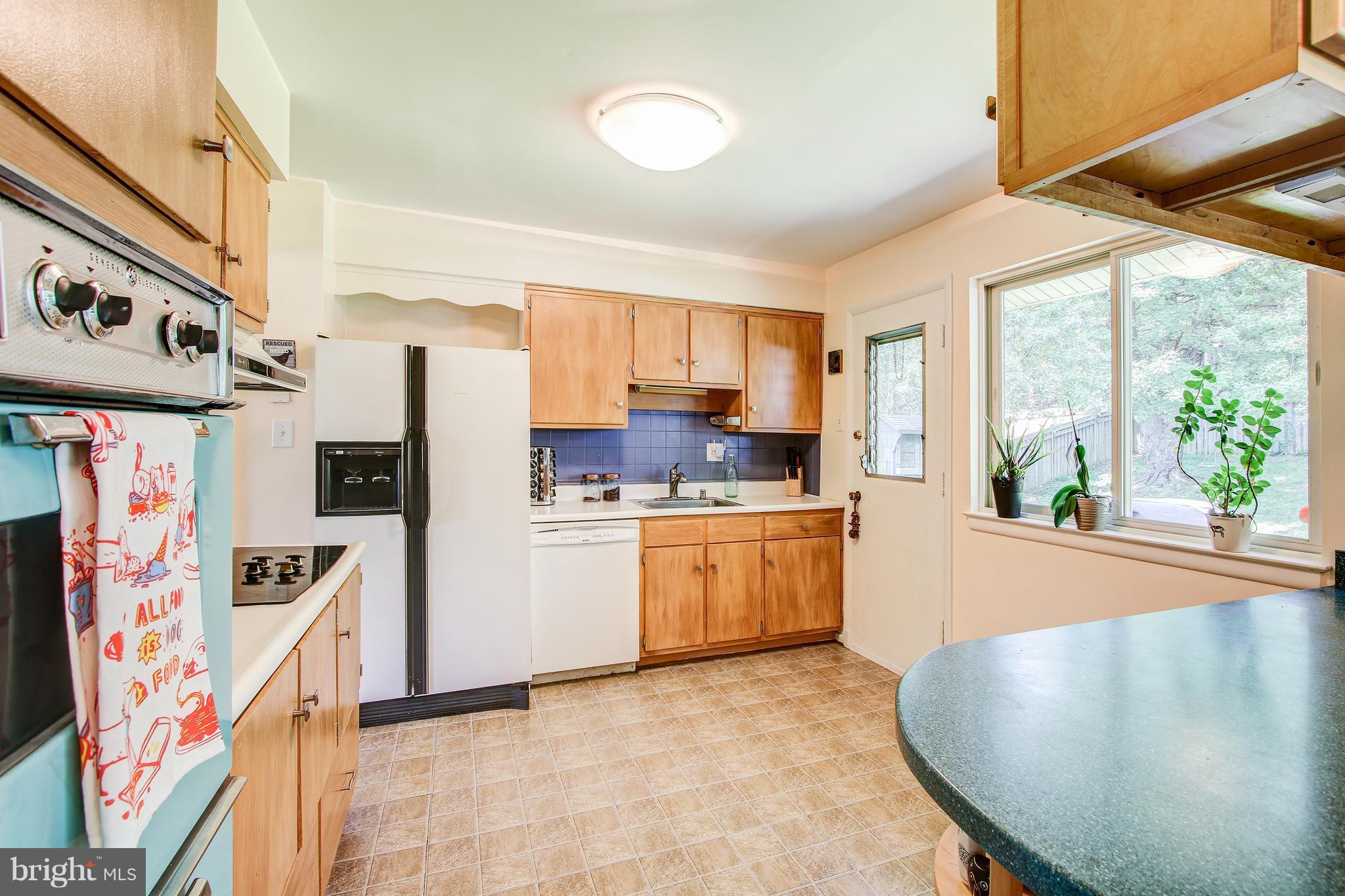 9504 Vance Place Silver Spring, MD 20901 - Photo 23 of 30 Spacious kitchen