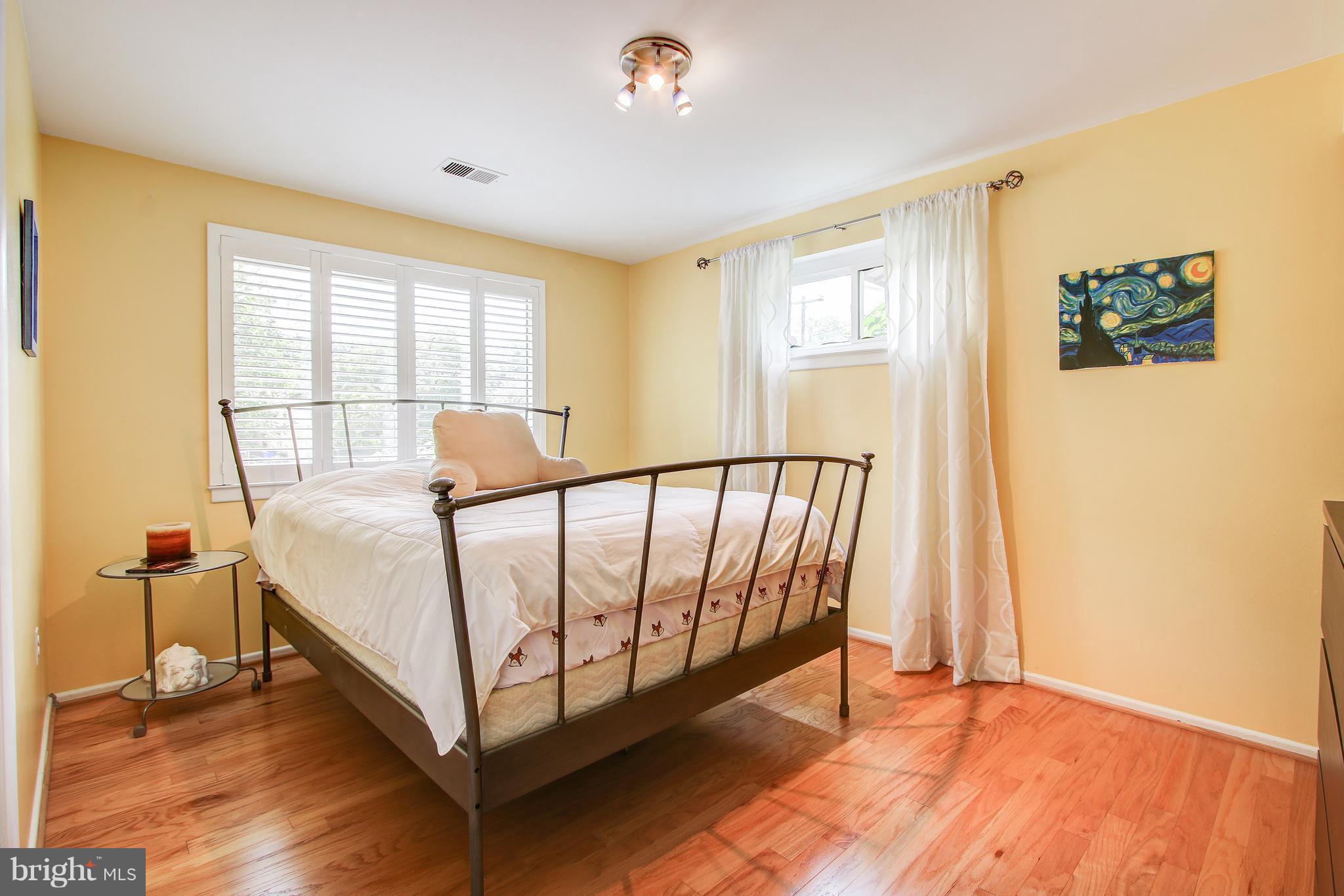 9504 Vance Place Silver Spring, MD 20901 - Photo 8 of 30 Main level spacious bedroom