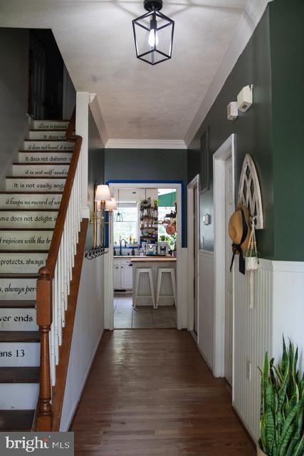 foyer walking in