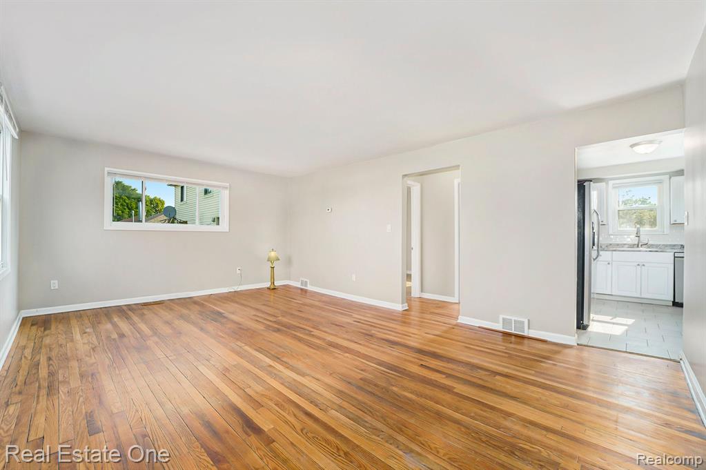 2106 John R Road Troy, MI 48083 - Photo 5 of 16