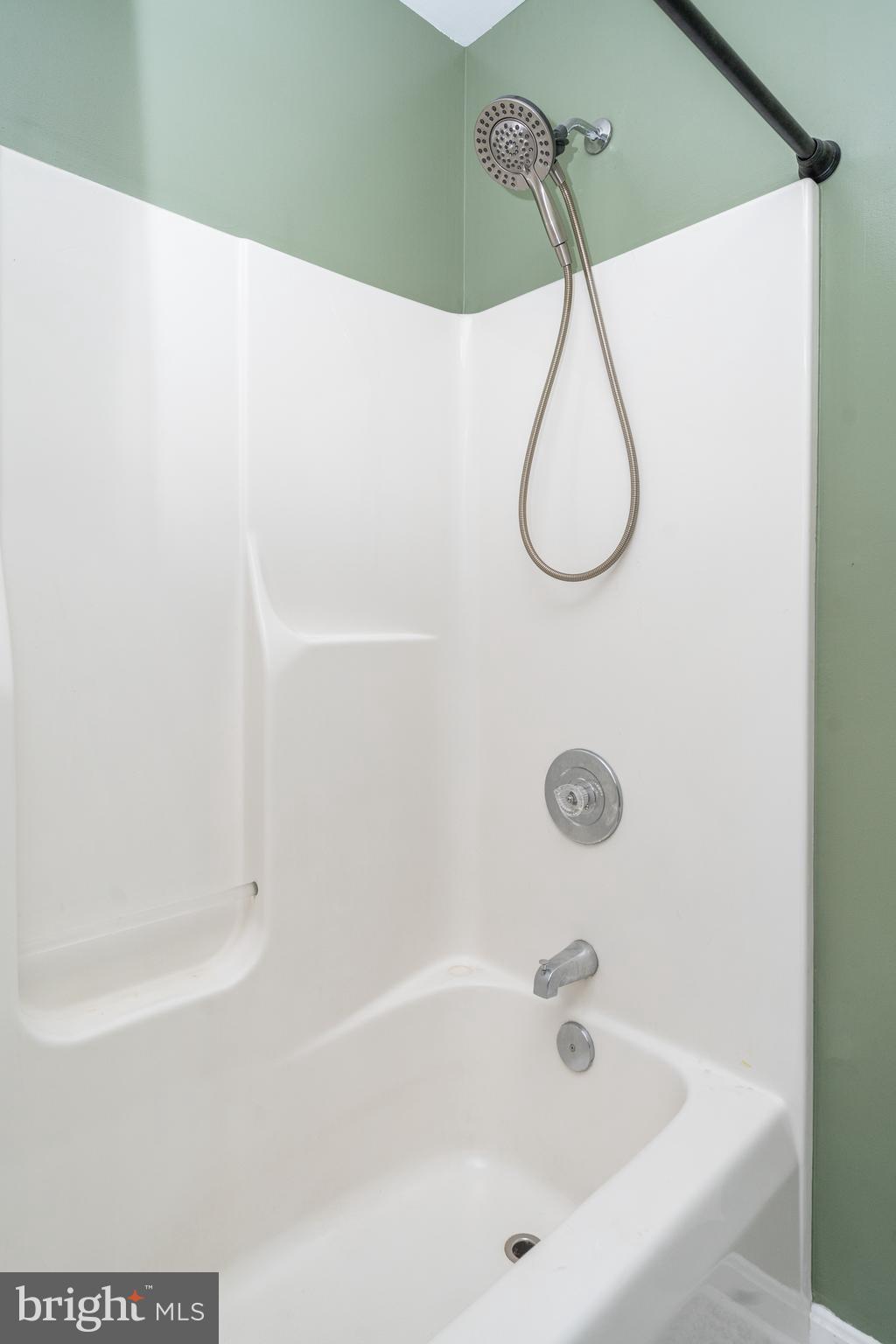 709 Lucabaugh Mill Road Westminster, MD 21157 - Photo 20 of 50 Tub/Shower Combo