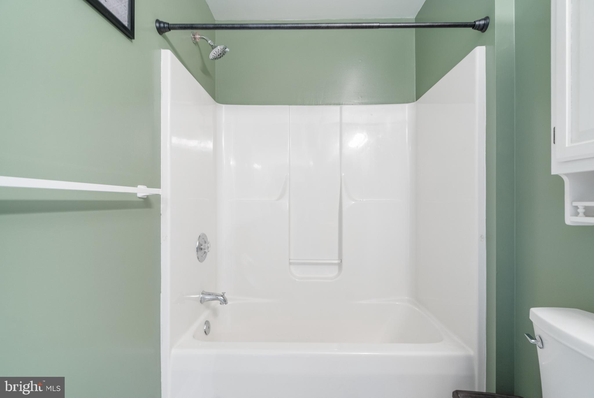 709 Lucabaugh Mill Road Westminster, MD 21157 - Photo 26 of 50 Full Bathroom with Tub