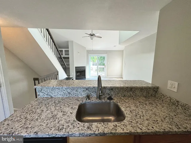 $2,800 | 4354 Pembrook Village Drive, Unit 63, Alexandria, VA 22309