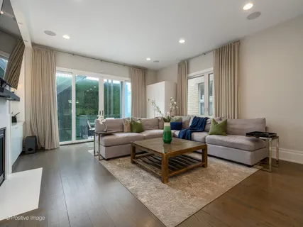 $1,699,900 | 1844 West Erie Street, Chicago, IL 60622