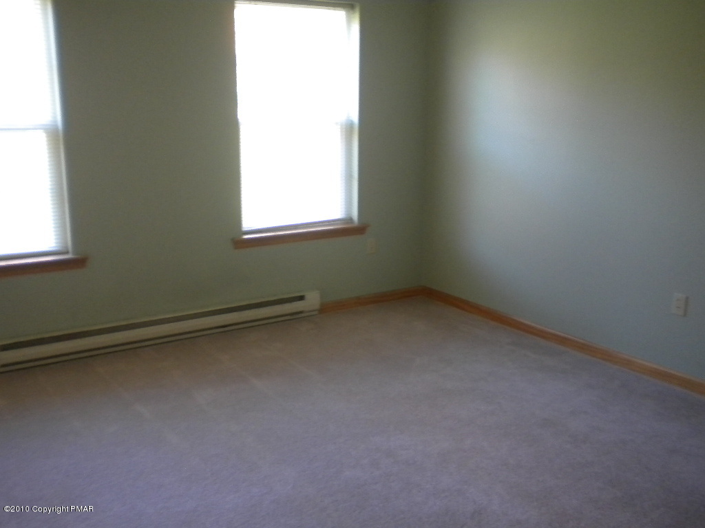 138 Gower Road Albrightsville, PA 18210 - Photo 5 of 16 LIVING ROOM