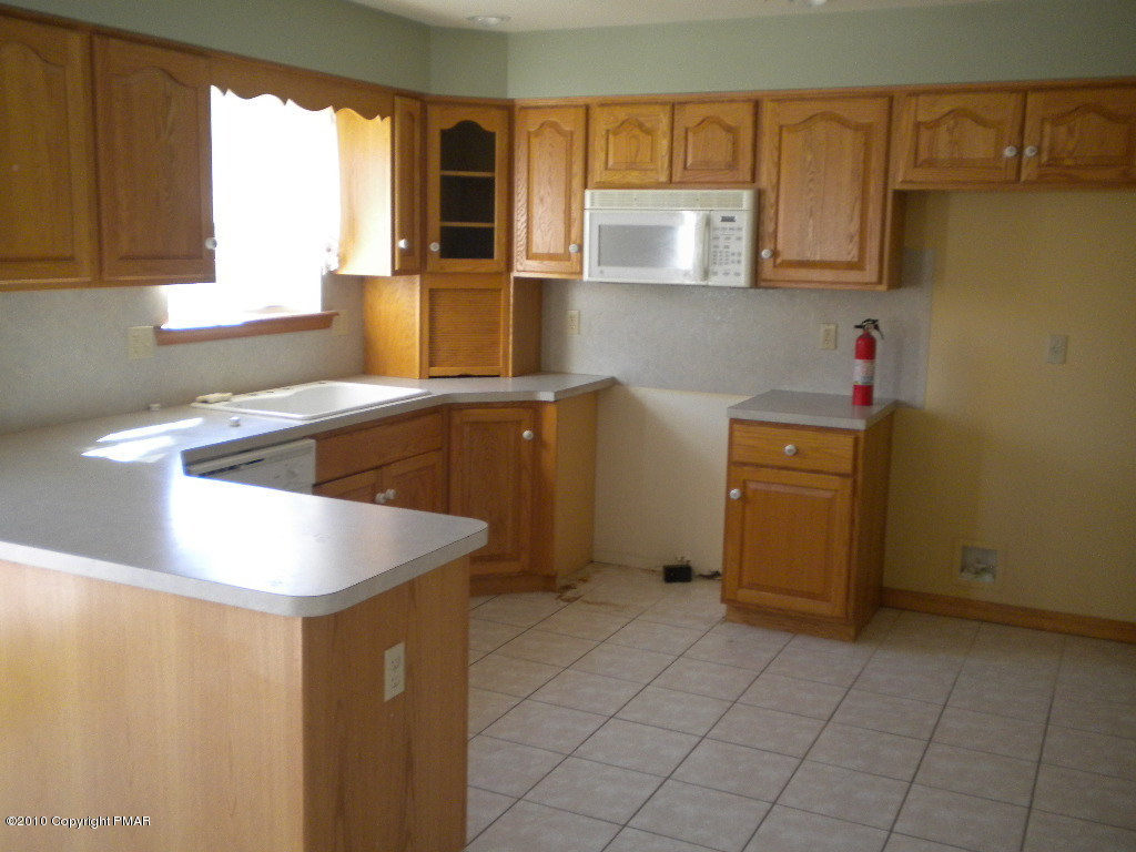 138 Gower Road Albrightsville, PA 18210 - Photo 6 of 16 KITCHEN
