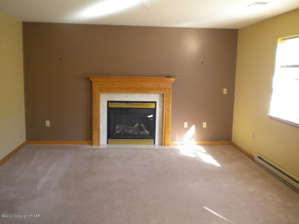 138 Gower Road Albrightsville, PA 18210 - Photo 8 of 16 GREAT ROOM