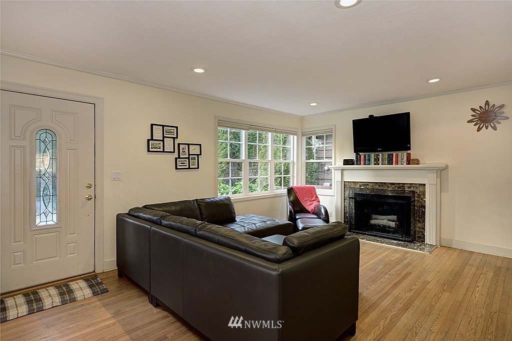 8416 Fauntleroy Way Southwest Seattle, WA 98136 - Photo 2 of 15