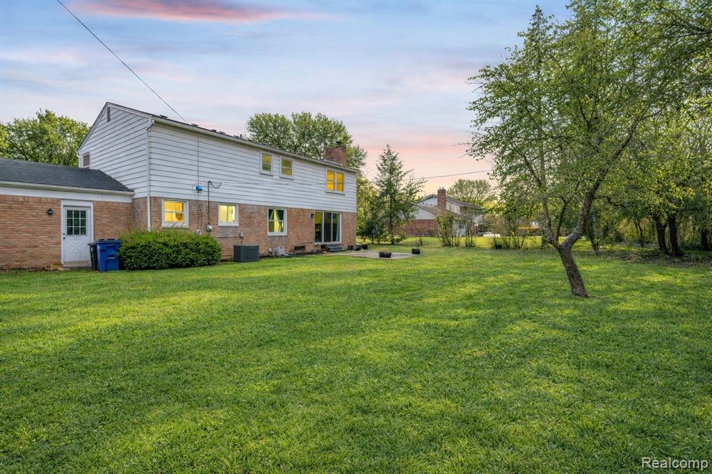 5738 Pebbleshire Road Bloomfield Hills, MI 48301 - Photo 28 of 37