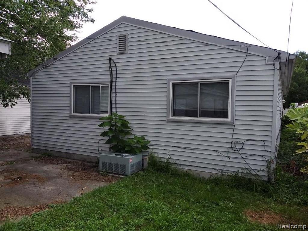 8716 Maxwell Avenue Warren, MI 48089 - Photo 3 of 30
