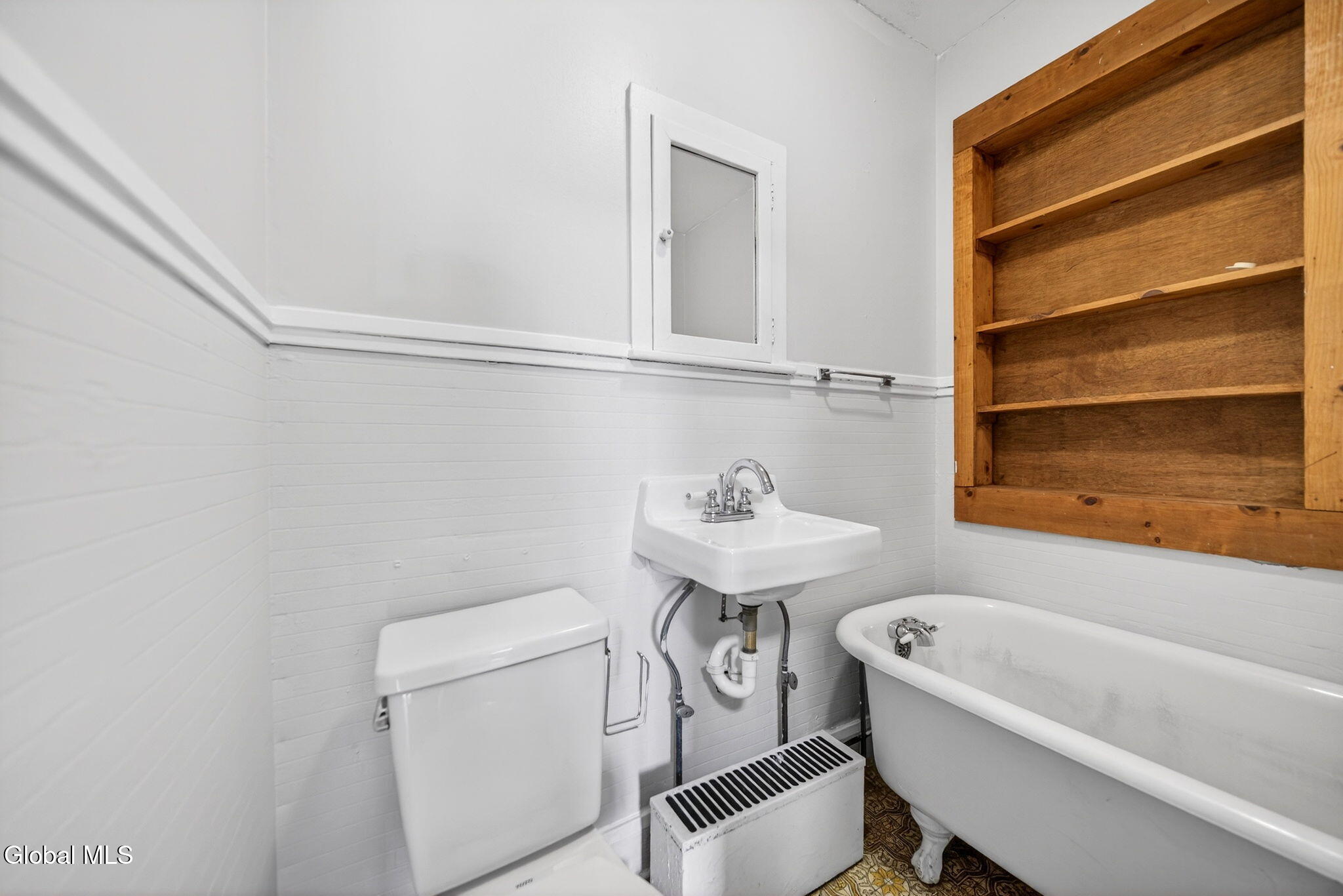 8 Caldwell Street Albany, NY 12208 - Photo 21 of 29 20-web-or-mls-015_DSC01588