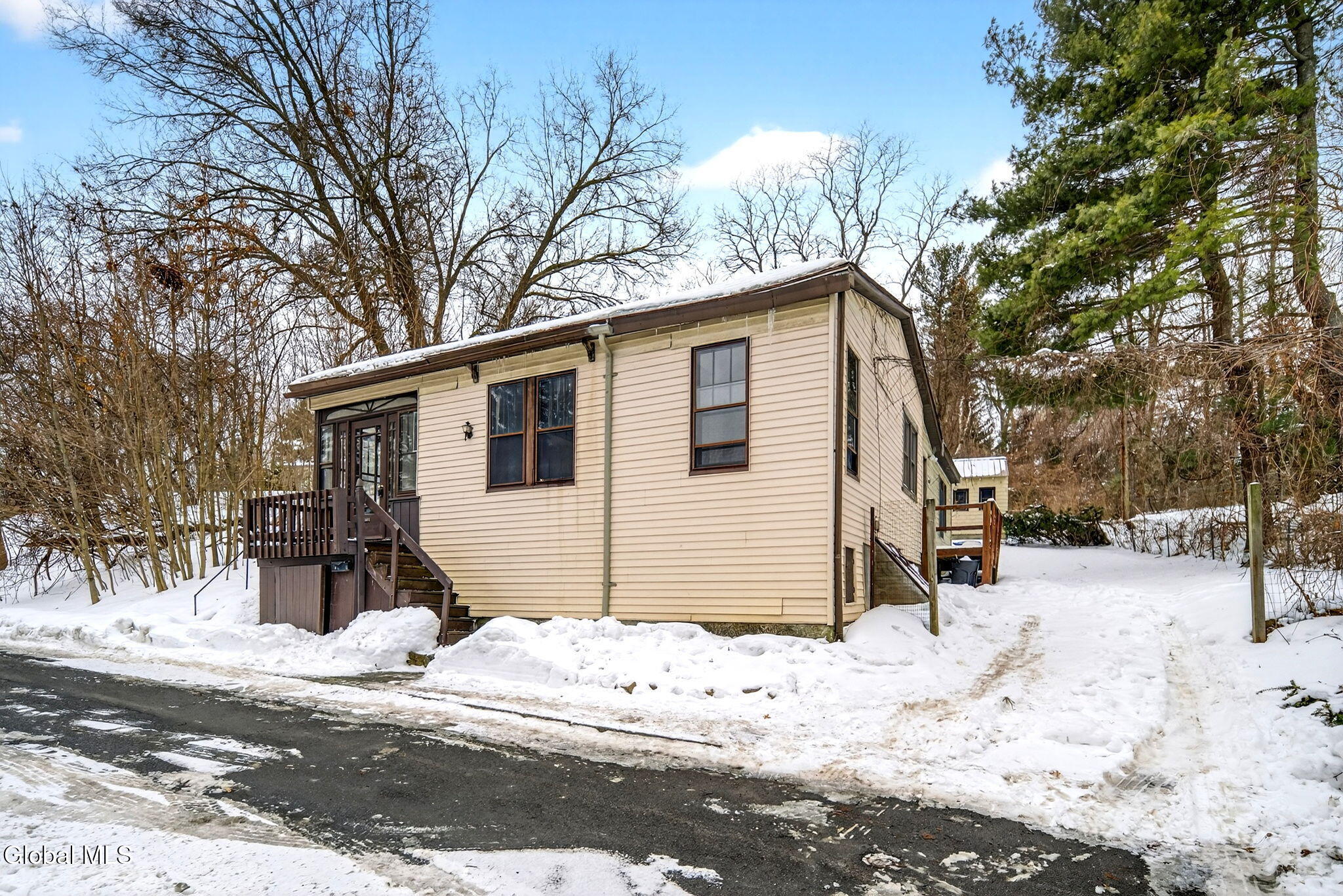 8 Caldwell Street Albany, NY 12208 - Photo 28 of 29 31-web-or-mls-025_DSC01645