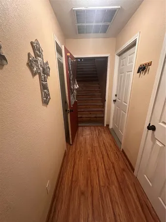 a view of livingroom with furniture