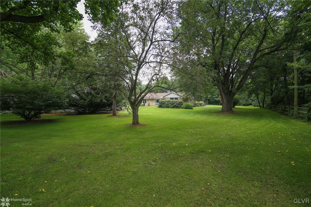 2901 Strohl Road Allentown, PA 18104 - Photo 5 of 39 Front Yard