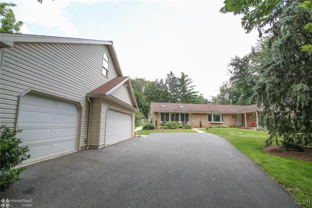 2901 Strohl Road Allentown, PA 18104 - Photo 7 of 39 3-Car Detached Garage with room above for office o
