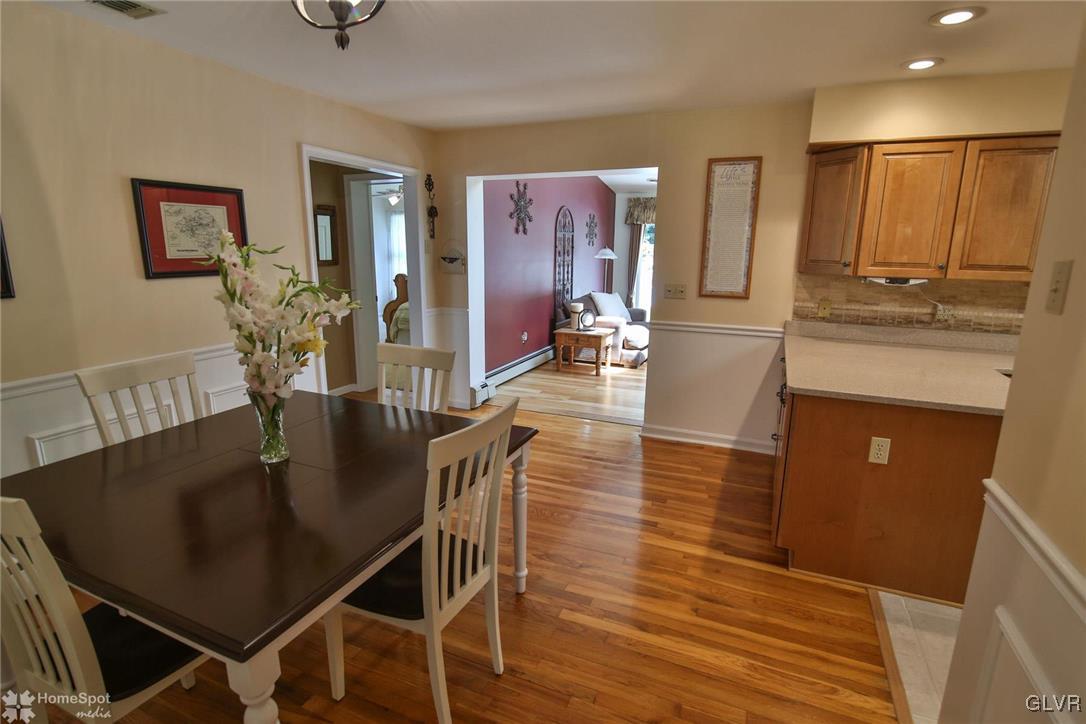 2901 Strohl Road Allentown, PA 18104 - Photo 10 of 39 Kitchen Breakfast Area