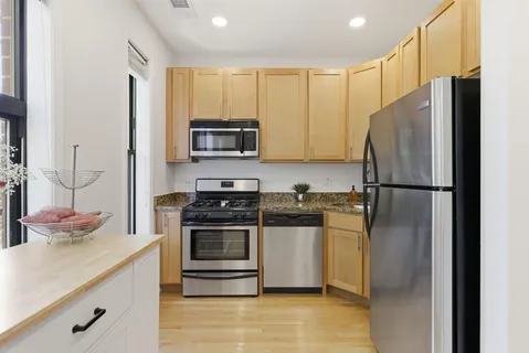 $550,000 | 1816 North Spaulding Avenue, Unit 1, Chicago, IL 60647