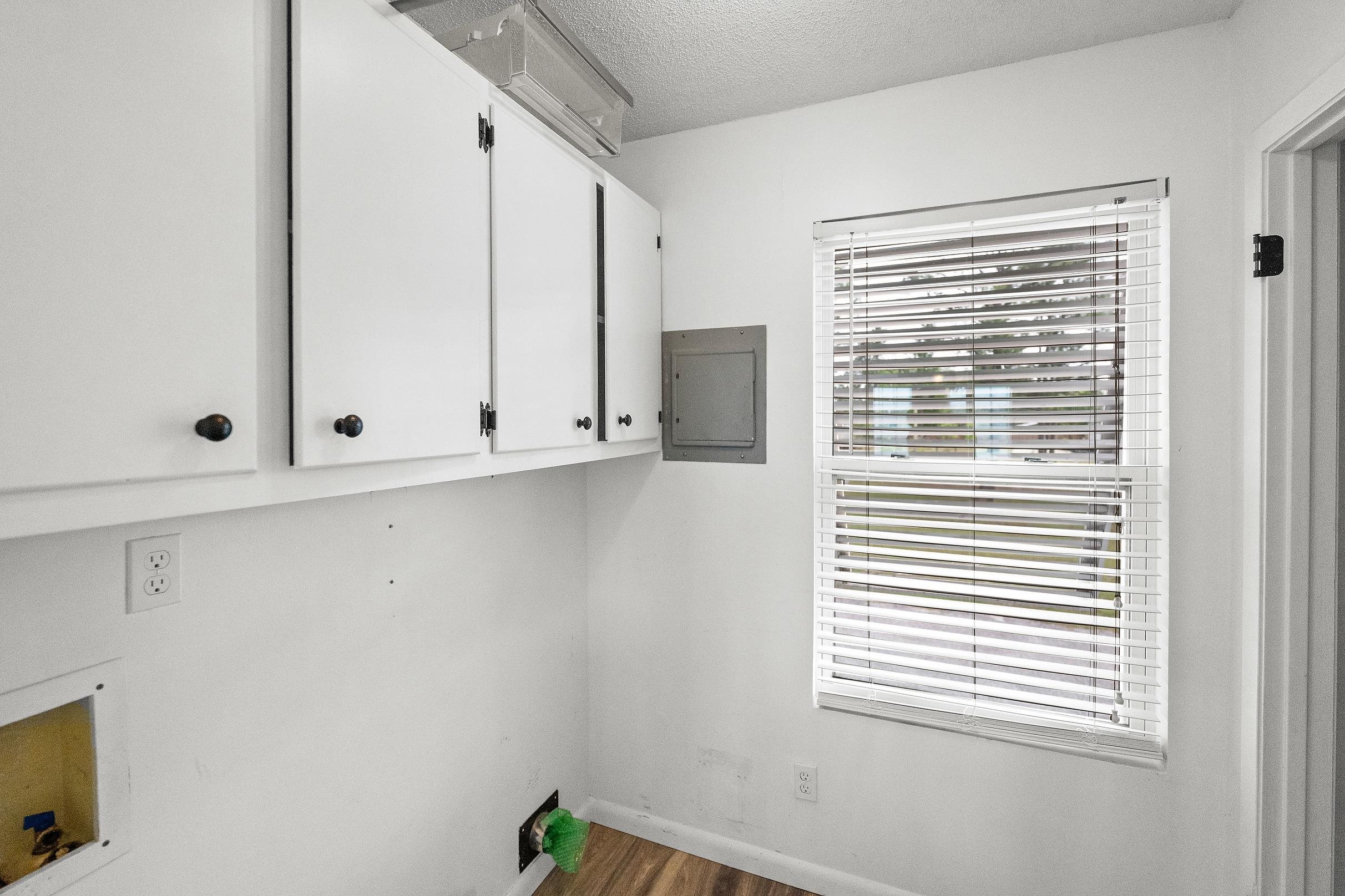24321 Gulf Bay Road Orange Beach, AL 36561 - Photo 22 of 33 Laundry