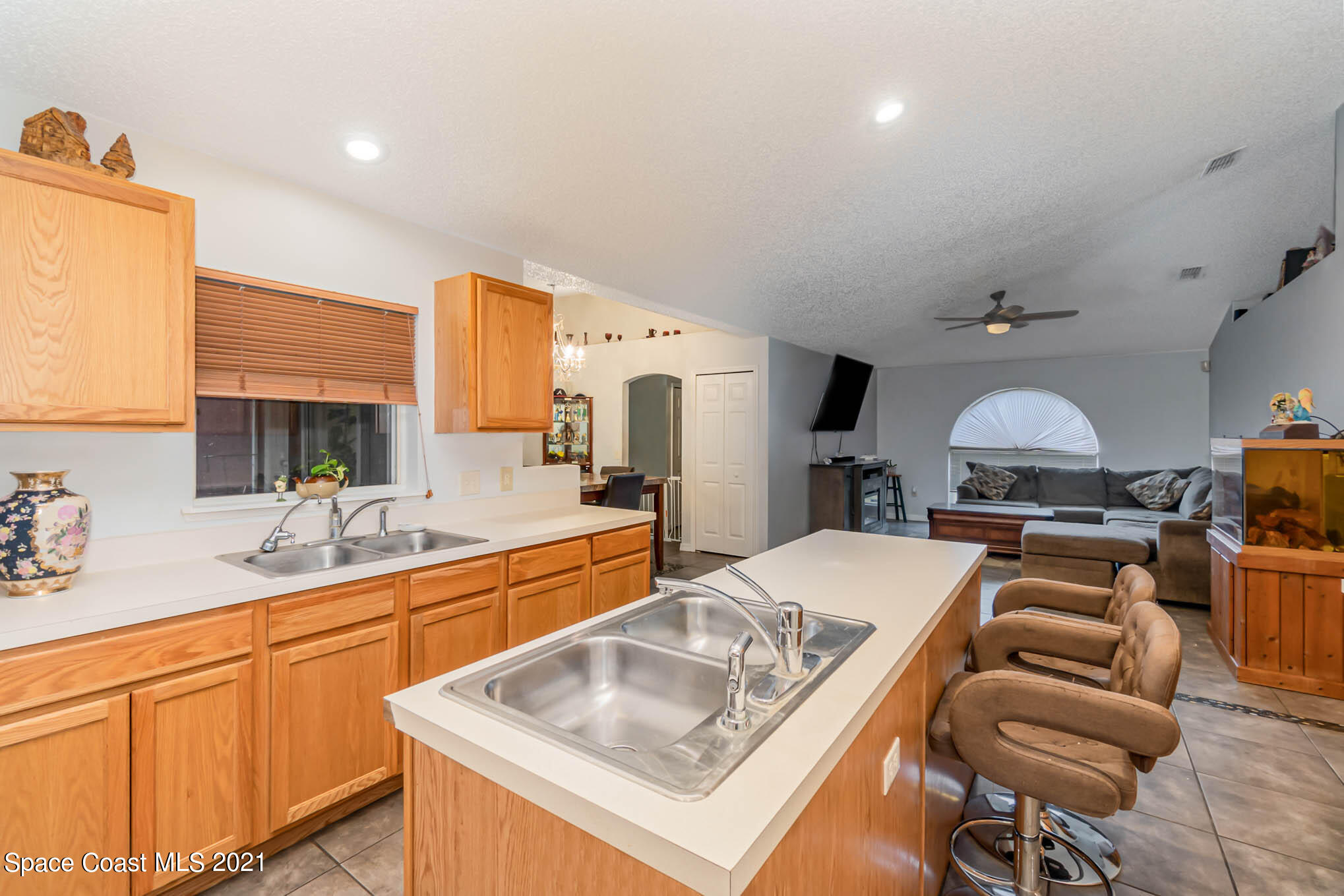 440 Danis Road Southwest Palm Bay, FL 32908 - Photo 11 of 41 Kitchen 3