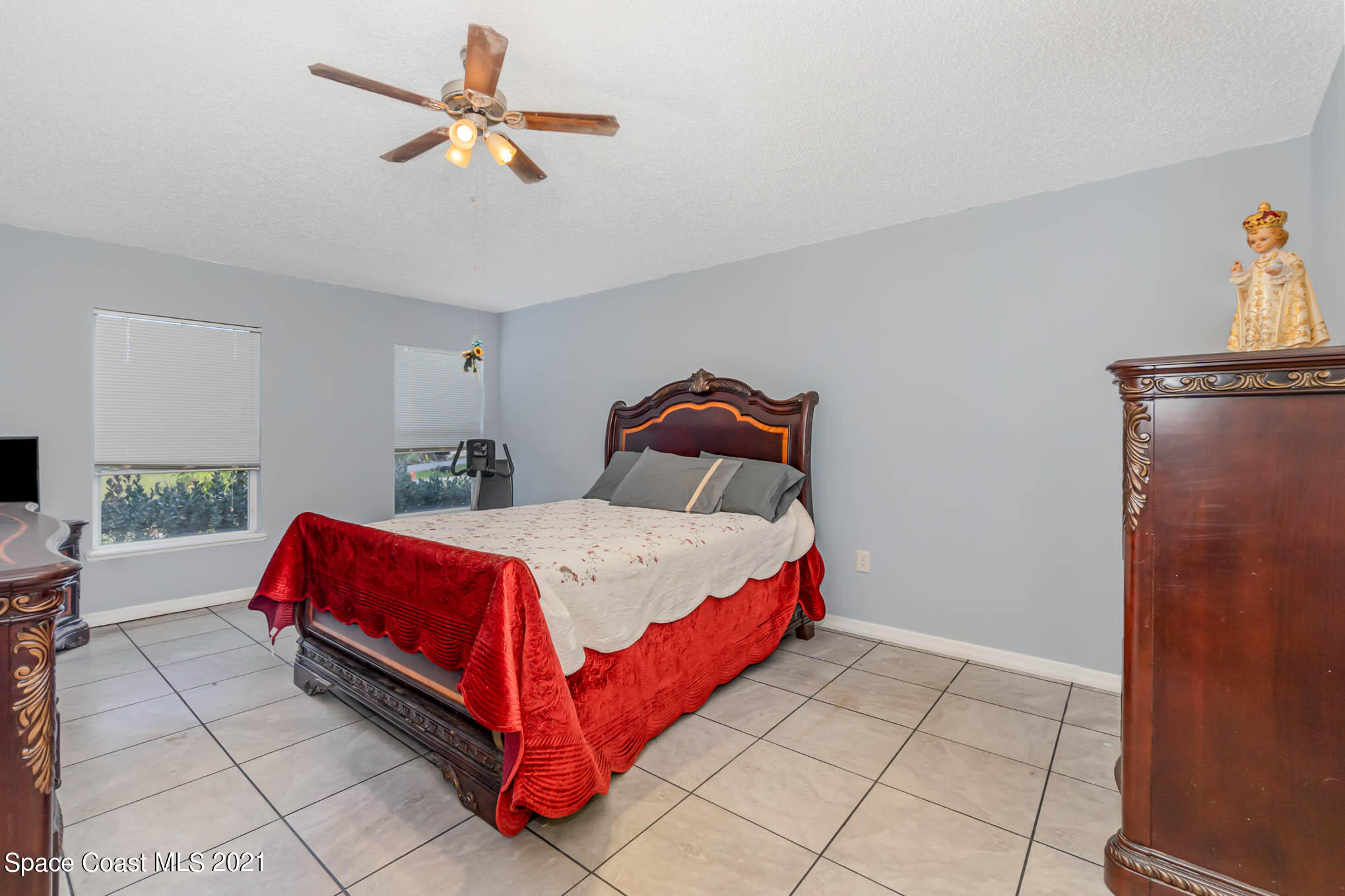 440 Danis Road Southwest Palm Bay, FL 32908 - Photo 17 of 41 Large Primary Bedroom