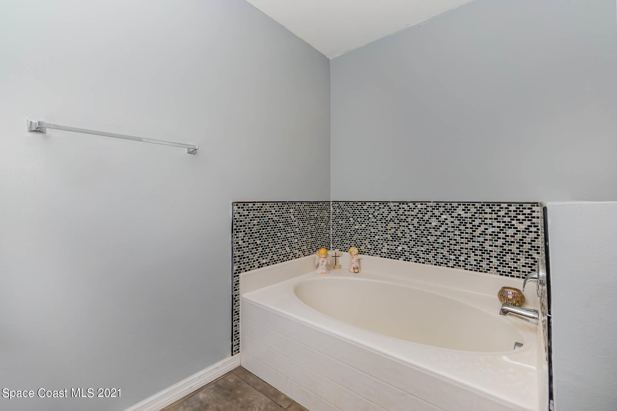 440 Danis Road Southwest Palm Bay, FL 32908 - Photo 20 of 41 Primary Bathroom #3 - Copy