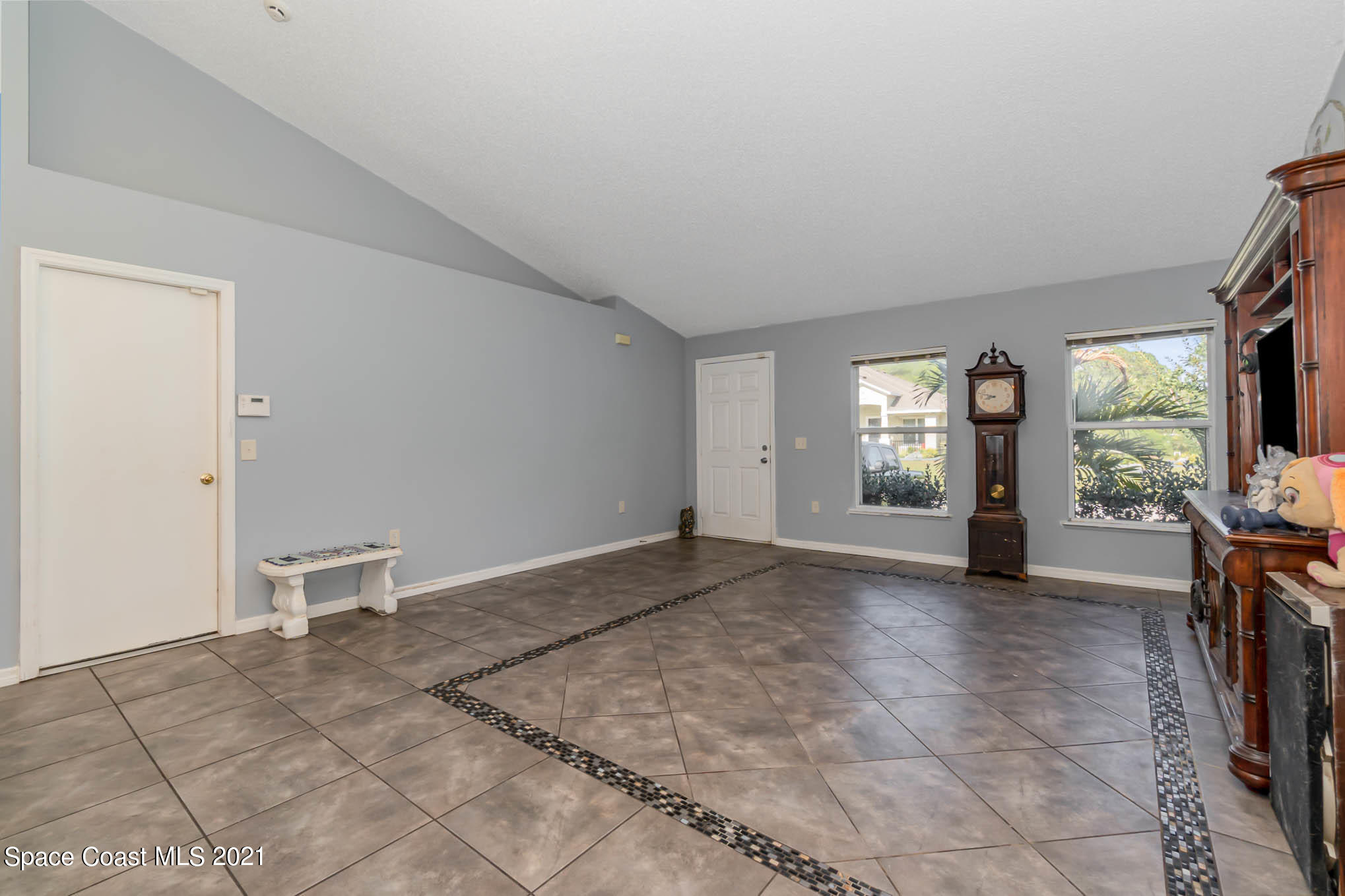 440 Danis Road Southwest Palm Bay, FL 32908 - Photo 3 of 41 Front Family Room