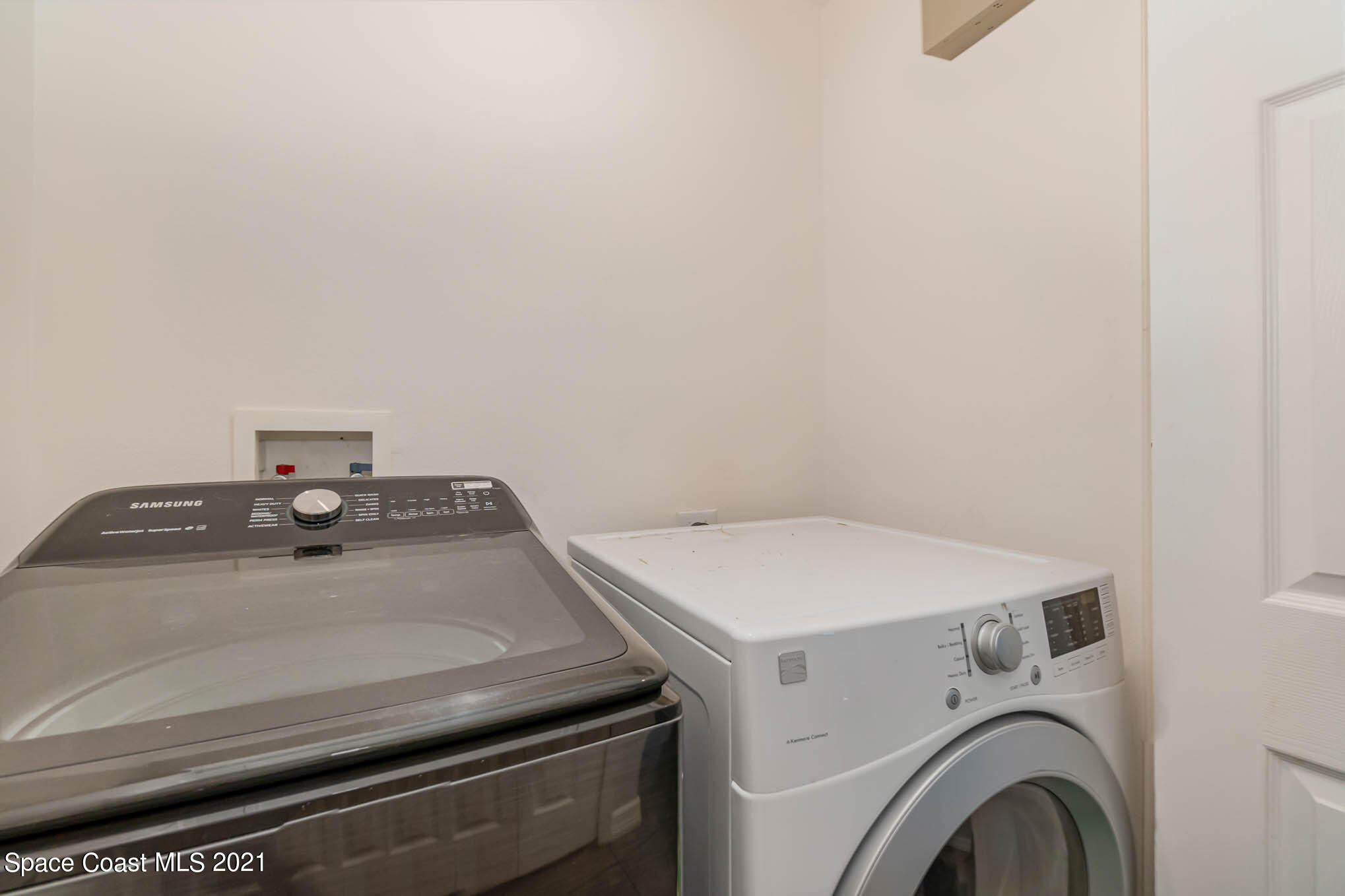 440 Danis Road Southwest Palm Bay, FL 32908 - Photo 27 of 41 Laundry Area