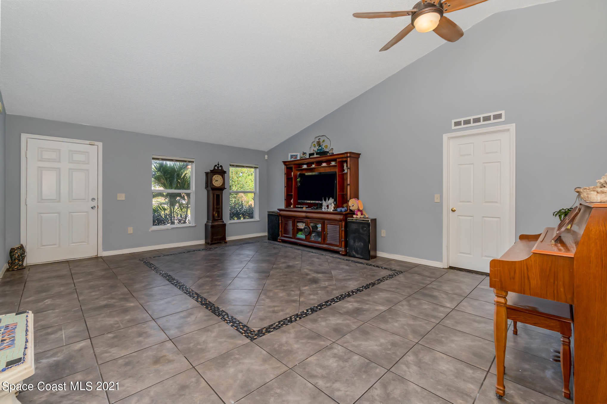 440 Danis Road Southwest Palm Bay, FL 32908 - Photo 4 of 41 Large Front Family Room