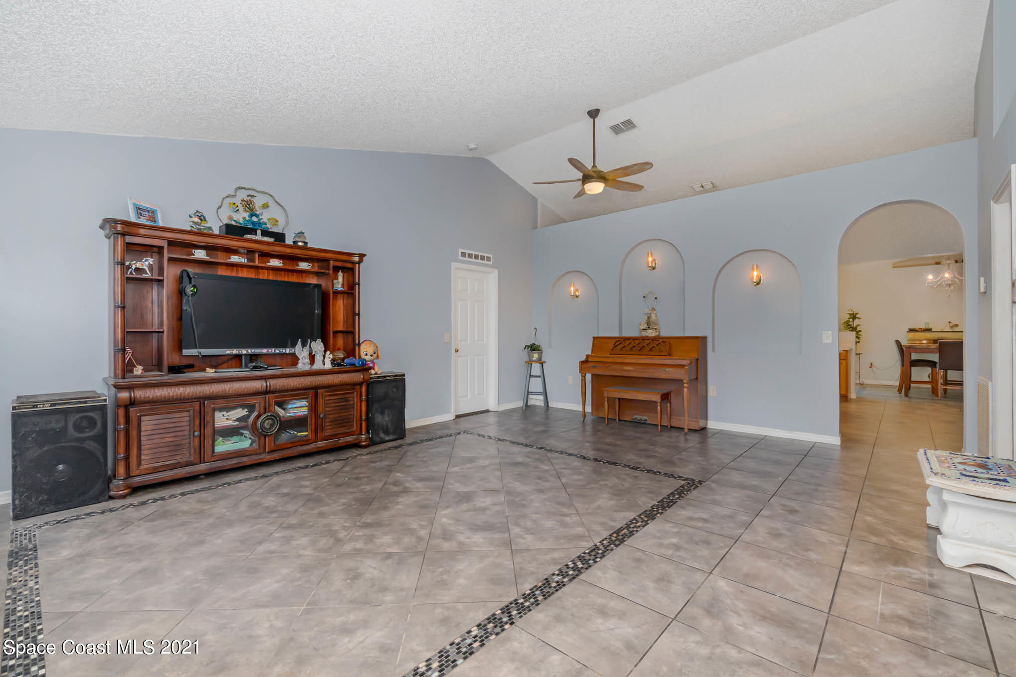440 Danis Road Southwest Palm Bay, FL 32908 - Photo 5 of 41 Front Family Room 2